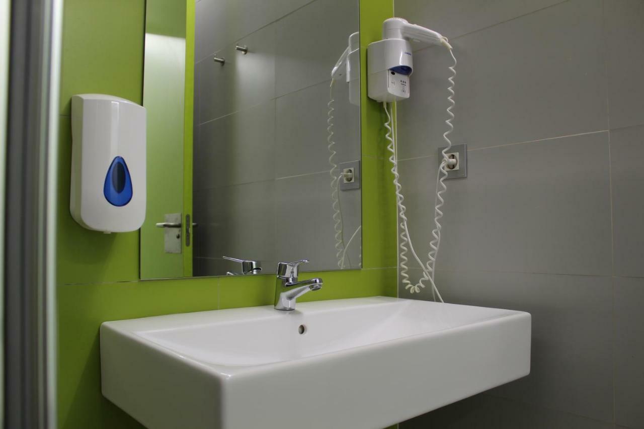 Twin Room,1654274838:JPEG